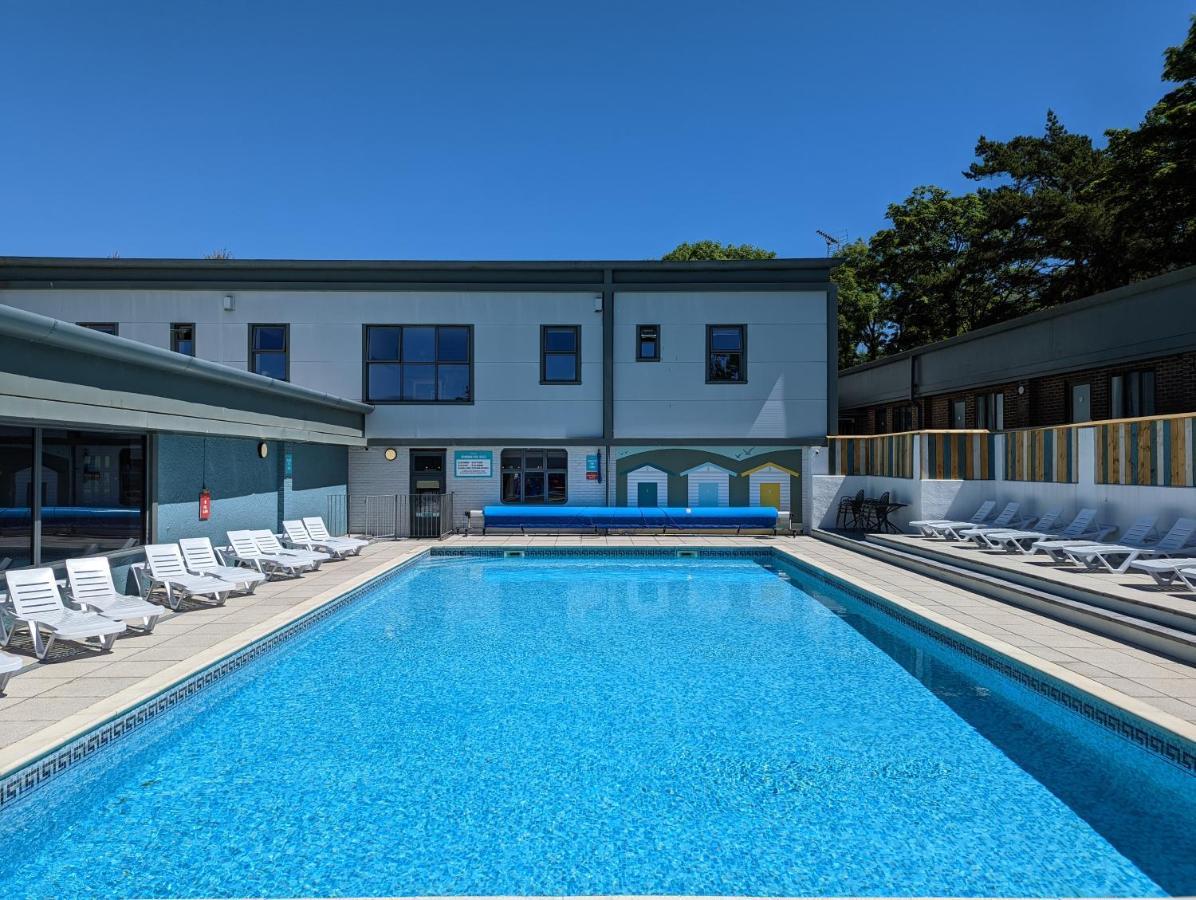 Newlands Holidays Bridport Exterior foto